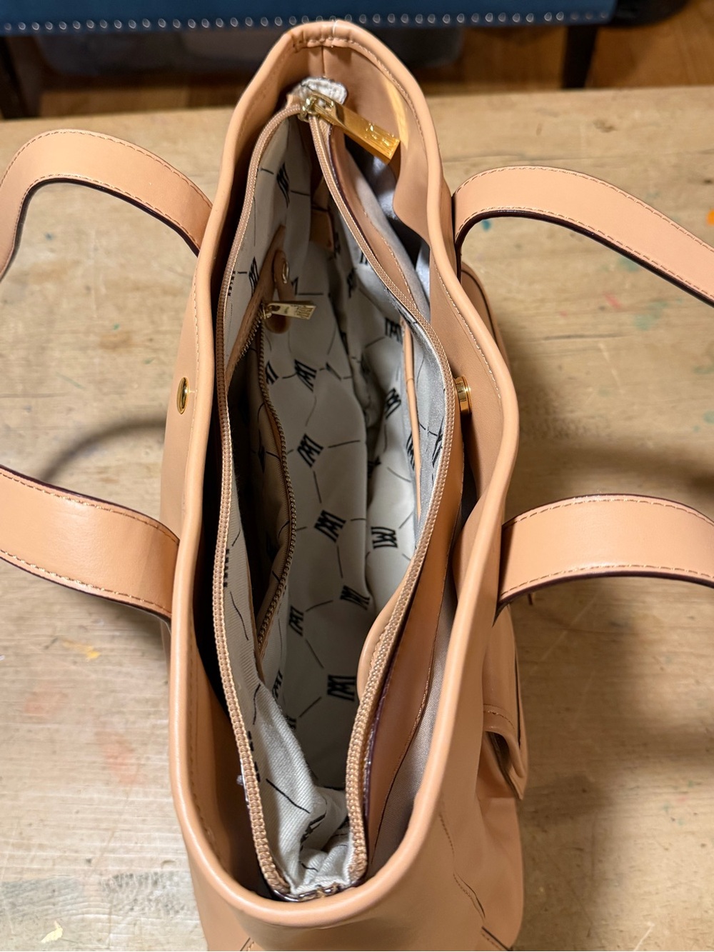 Leather Tote Bag in Tan - Classic Women’s Carryall - Picture 4 of 4